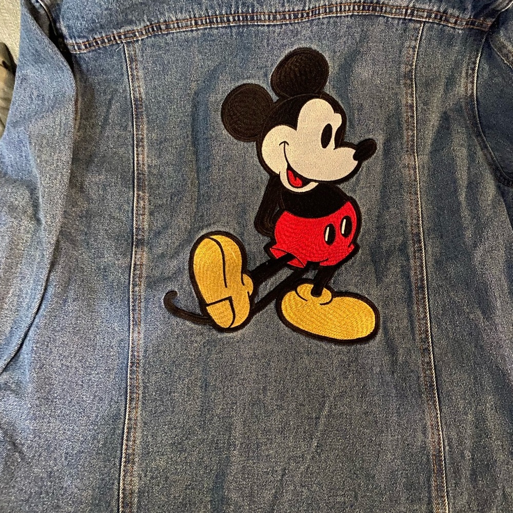 NWT Forever 21 Men’s embroidered Mickey denim jacket.